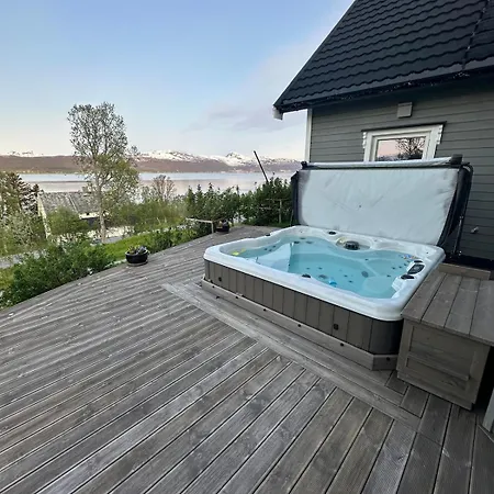 Country On Kvaløya, Hot Tube, Northern Lights, Near
