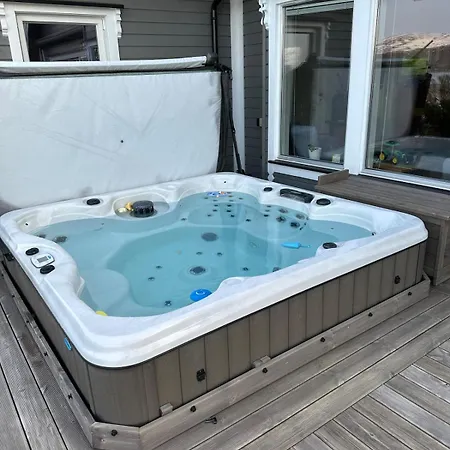 Country On Kvaløya, Hot Tube, Northern Lights, Near *